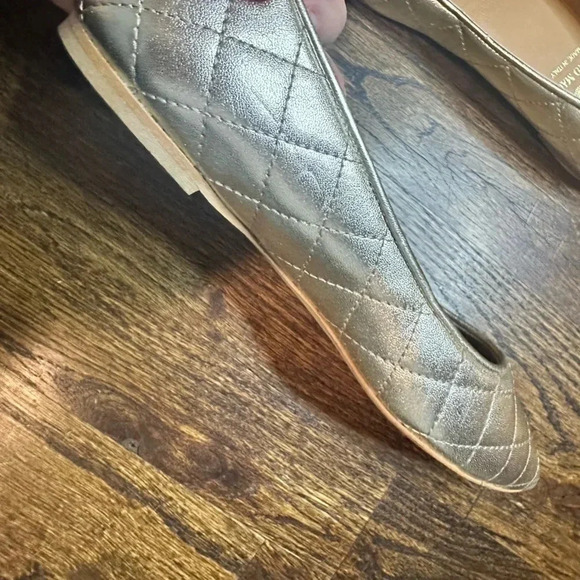 Bruno Magli Flats Ballet Quilted Metallic Leather
Fashion Bianca Sz 37.5/US7 - Picture 8 of 12